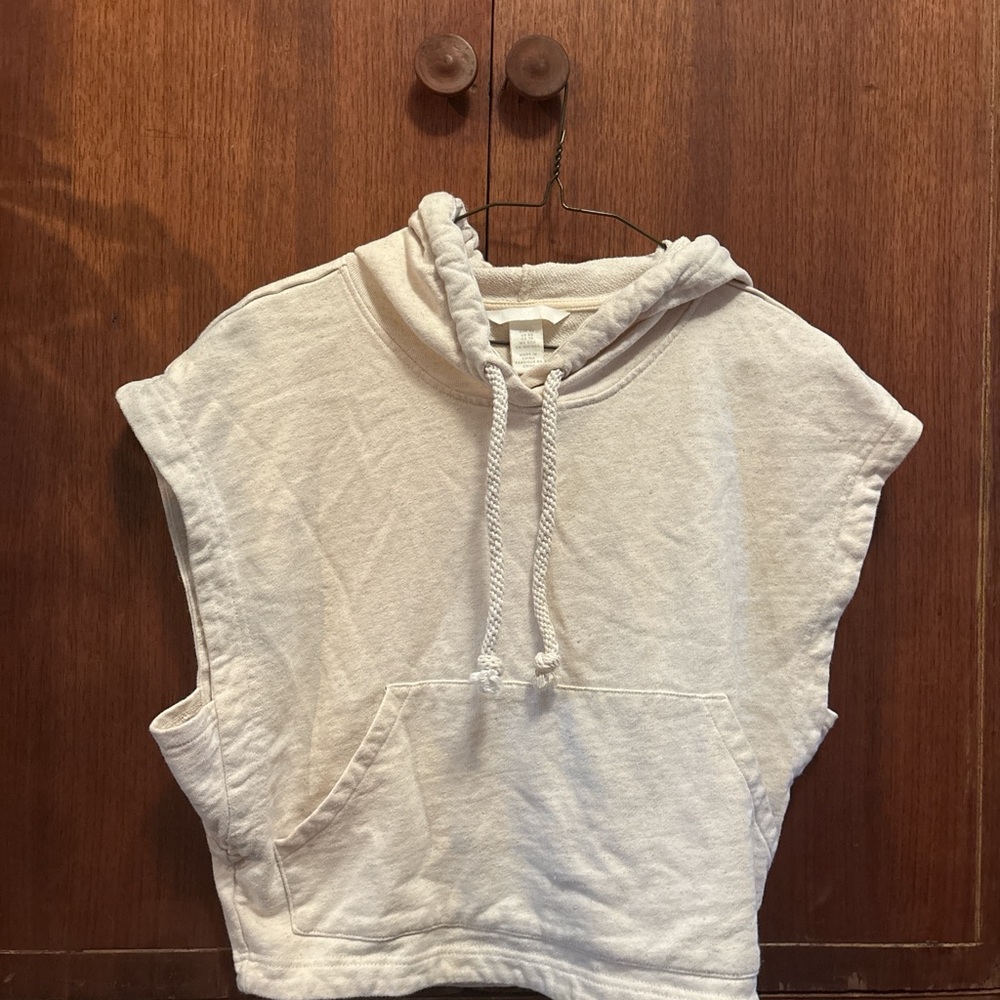 h&m cuuute cropped vest.